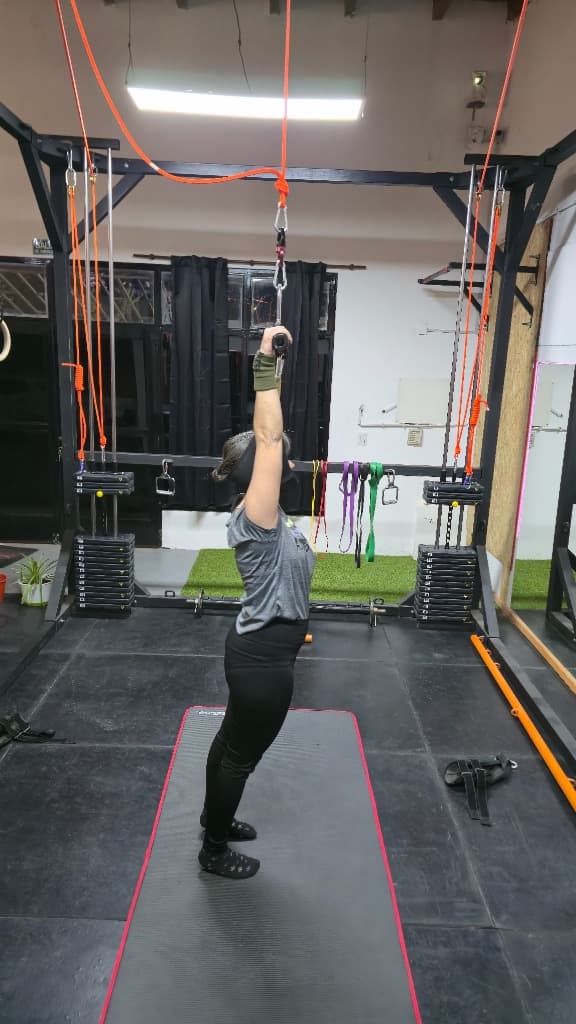 Elongación axial y apertura de hombros en el sistema de poleas